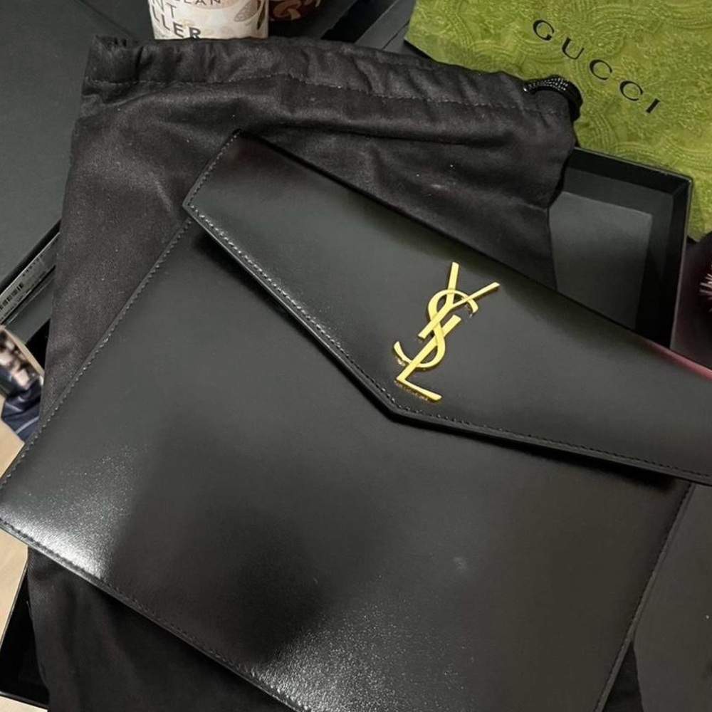 ‼️WOW‼️Yves Saint Laurent Black and gold- 🖤🧡Uptown Envelope Clutch‼️GUC - Picture 6 of 12